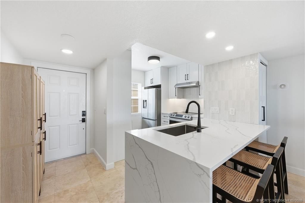 1155 Lake Shore Drive, Unit 202, West Palm Beach, FL 33403 Photo