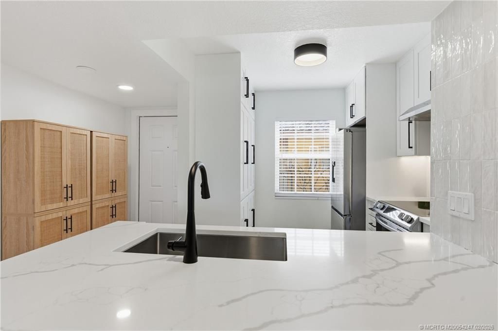 1155 Lake Shore Drive, Unit 202, West Palm Beach, FL 33403 Photo