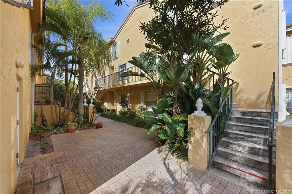 1155 Lake Shore Drive, Unit 202, West Palm Beach, FL 33403 Photo