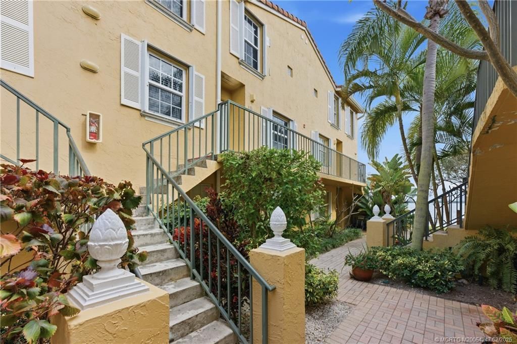 1155 Lake Shore Drive, Unit 202, West Palm Beach, FL 33403 Photo