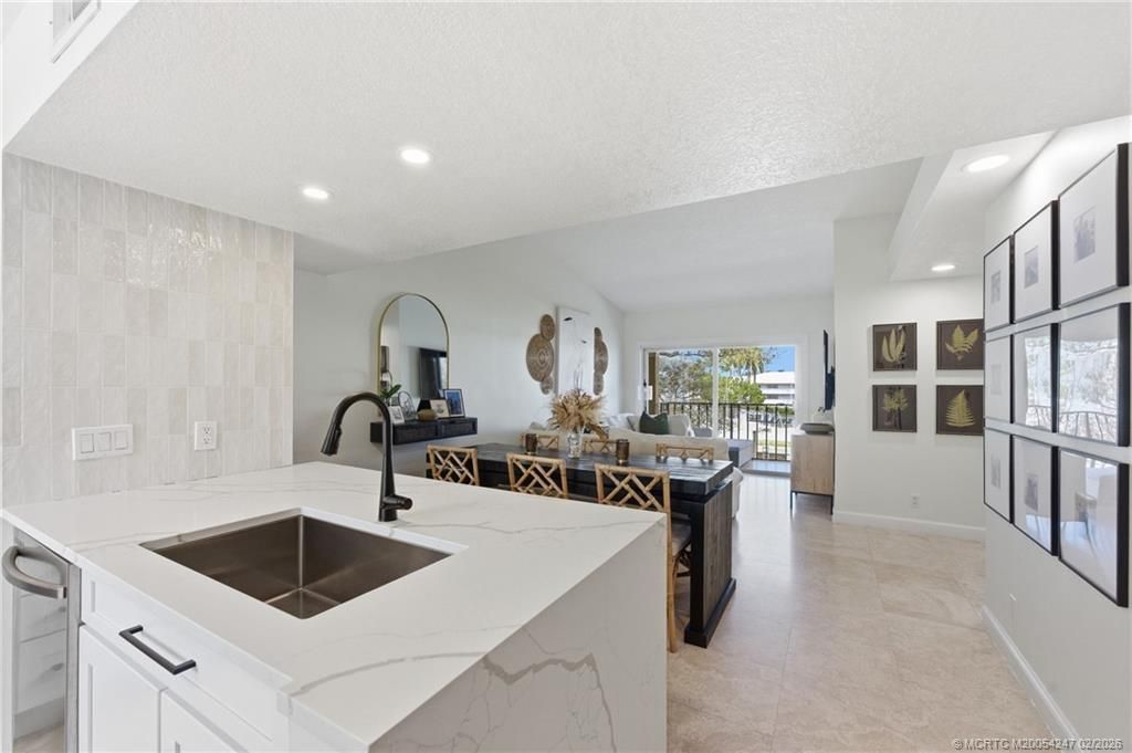 1155 Lake Shore Drive, Unit 202, West Palm Beach, FL 33403 Photo