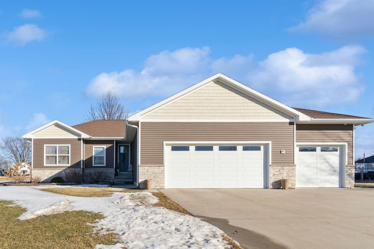 945 2nd Street, Jesup, IA 50648 Main Photo