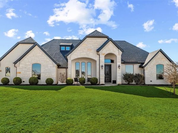 219 Columbia Court, Springtown, TX 76082