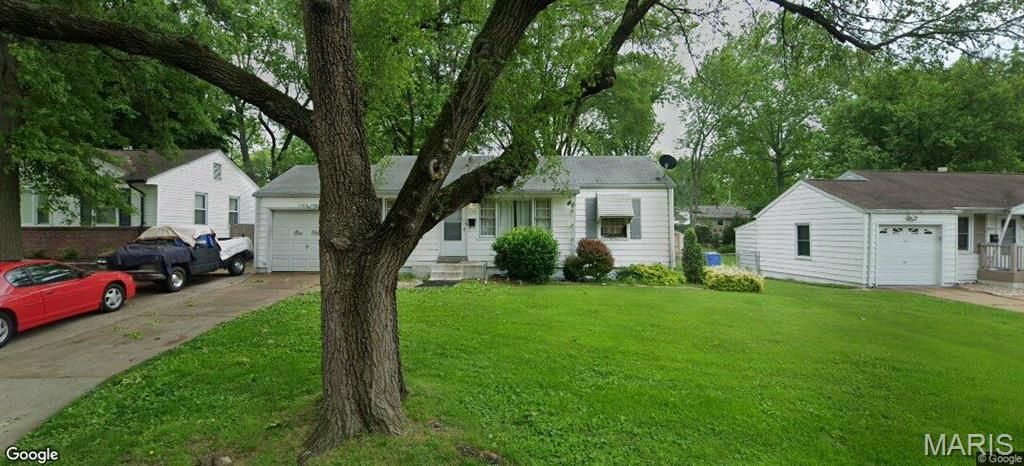 150 Saint Daniel Lane, Florissant, MO 63031 Main Photo