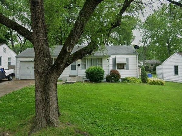 150 Saint Daniel Lane, Florissant, MO 63031