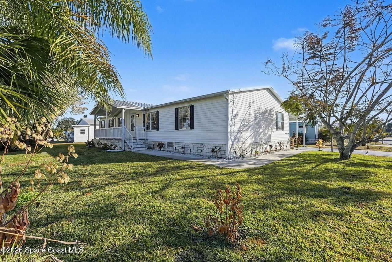 926 Laurel Circle, Barefoot Bay, FL 32976 Photo