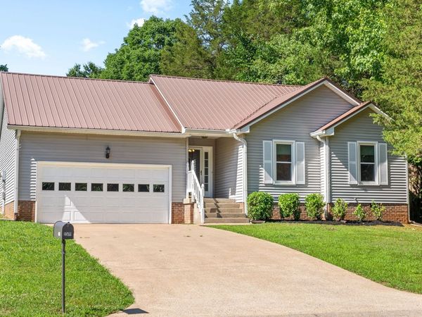 2305 Ermine Dr, Clarksville, TN 37043