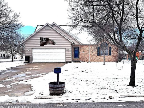 824 Sunset Drive, Findlay, OH 45840