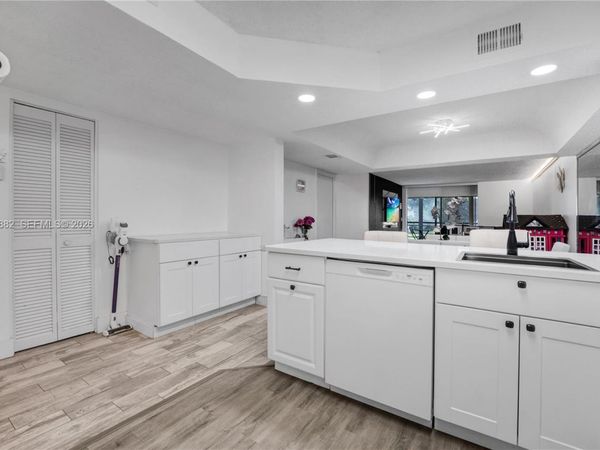 23380 Carolwood Ln, Unit 205, Boca Raton, FL 33428