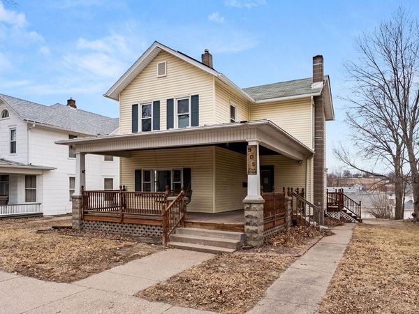 905 IOWA AVE, Muscatine, IA 52761