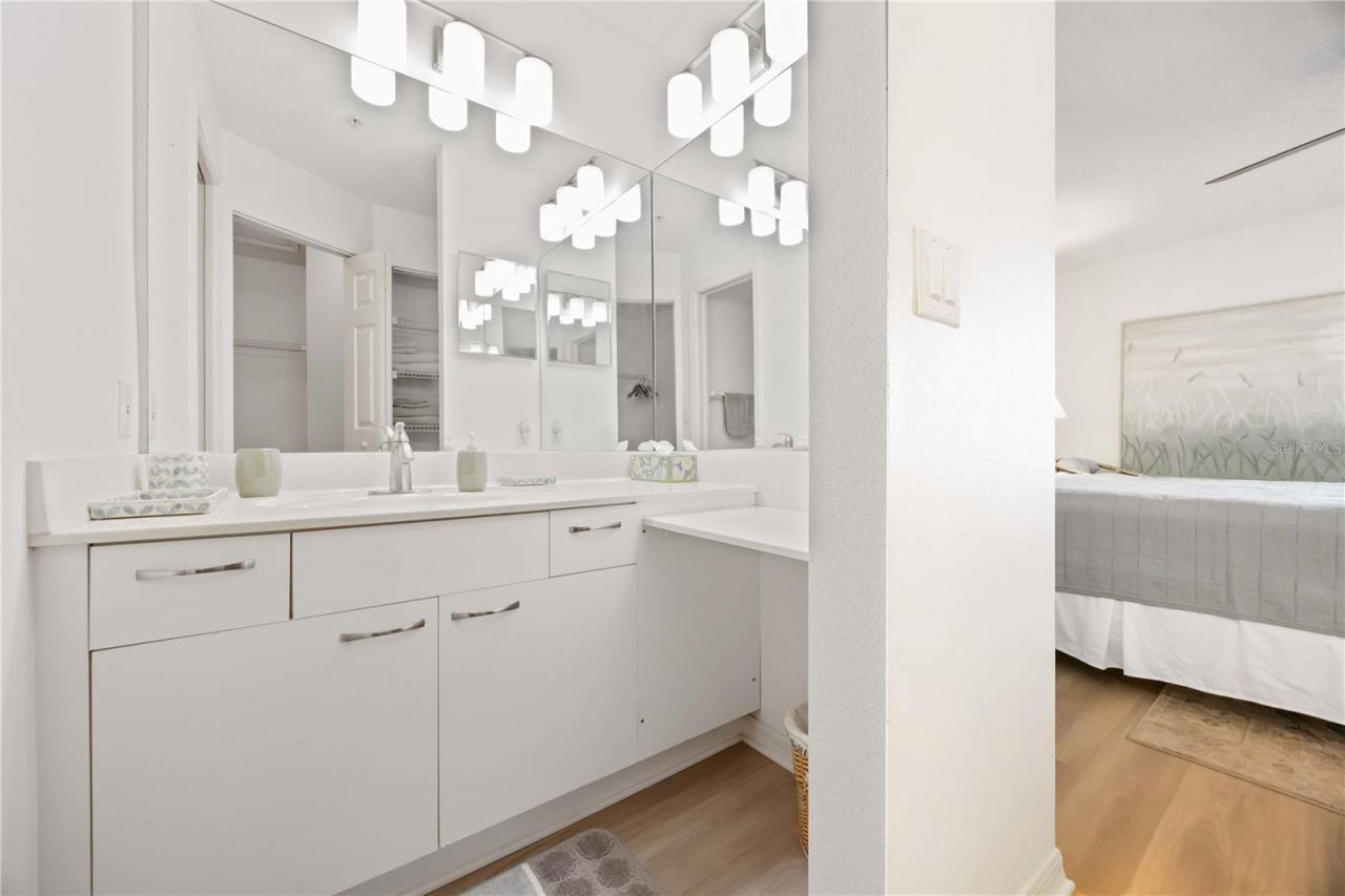 3607 E Bay Drive, Unit 206, Holmes Beach, FL 34217 Photo