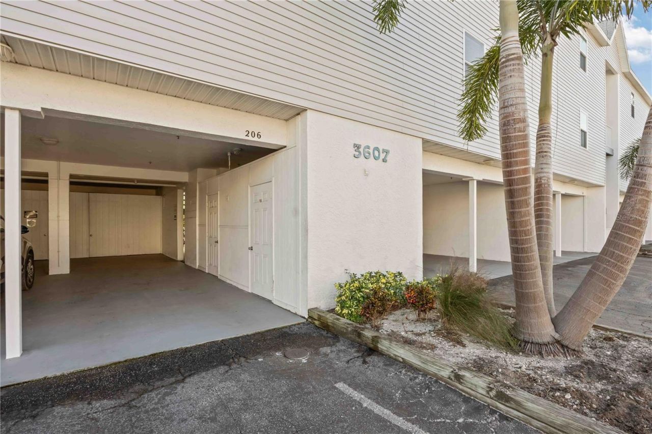 3607 E Bay Drive, Unit 206, Holmes Beach, FL 34217 Photo