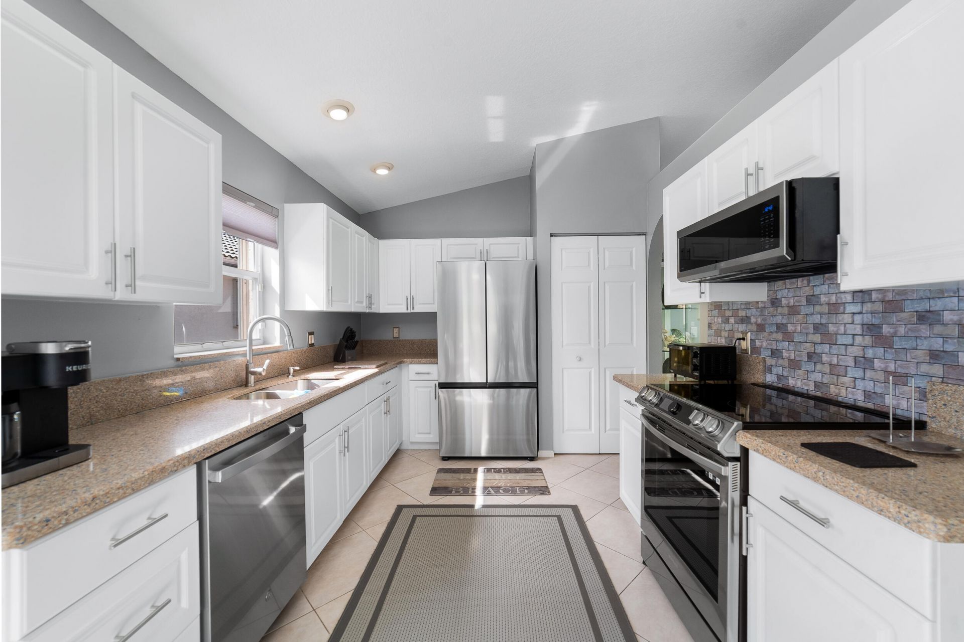 6637 Sun River Road, Boynton Beach, FL 33437 Photo