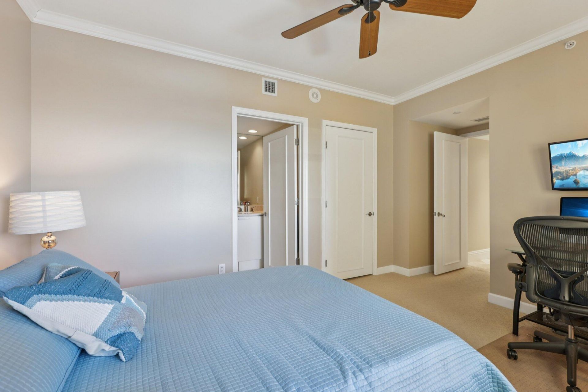 2650 Lake Shore Drive, Unit 1404, Riviera Beach, FL 33404 Photo