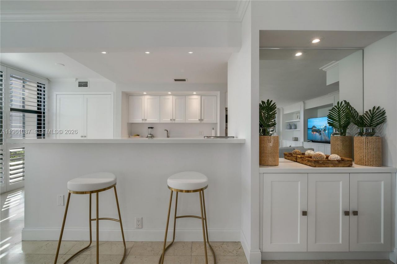 1111 Crandon Blvd , Unit C406, Key Biscayne, FL 33149 Photo