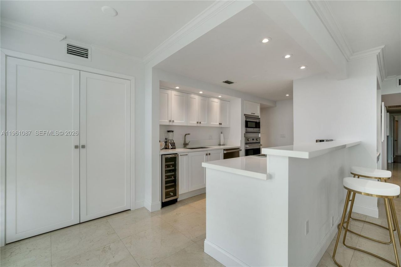 1111 Crandon Blvd , Unit C406, Key Biscayne, FL 33149 Photo