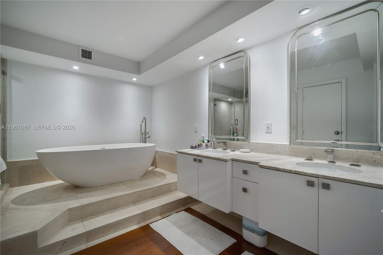 1111 Crandon Blvd , Unit C406, Key Biscayne, FL 33149 Photo