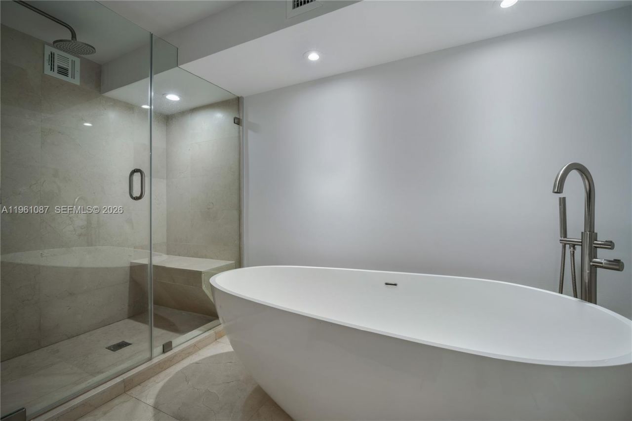 1111 Crandon Blvd , Unit C406, Key Biscayne, FL 33149 Photo