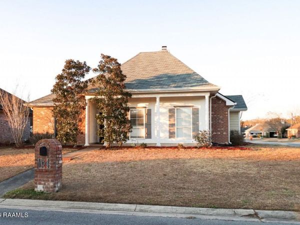 106 Doe Lane , Broussard, LA 70518