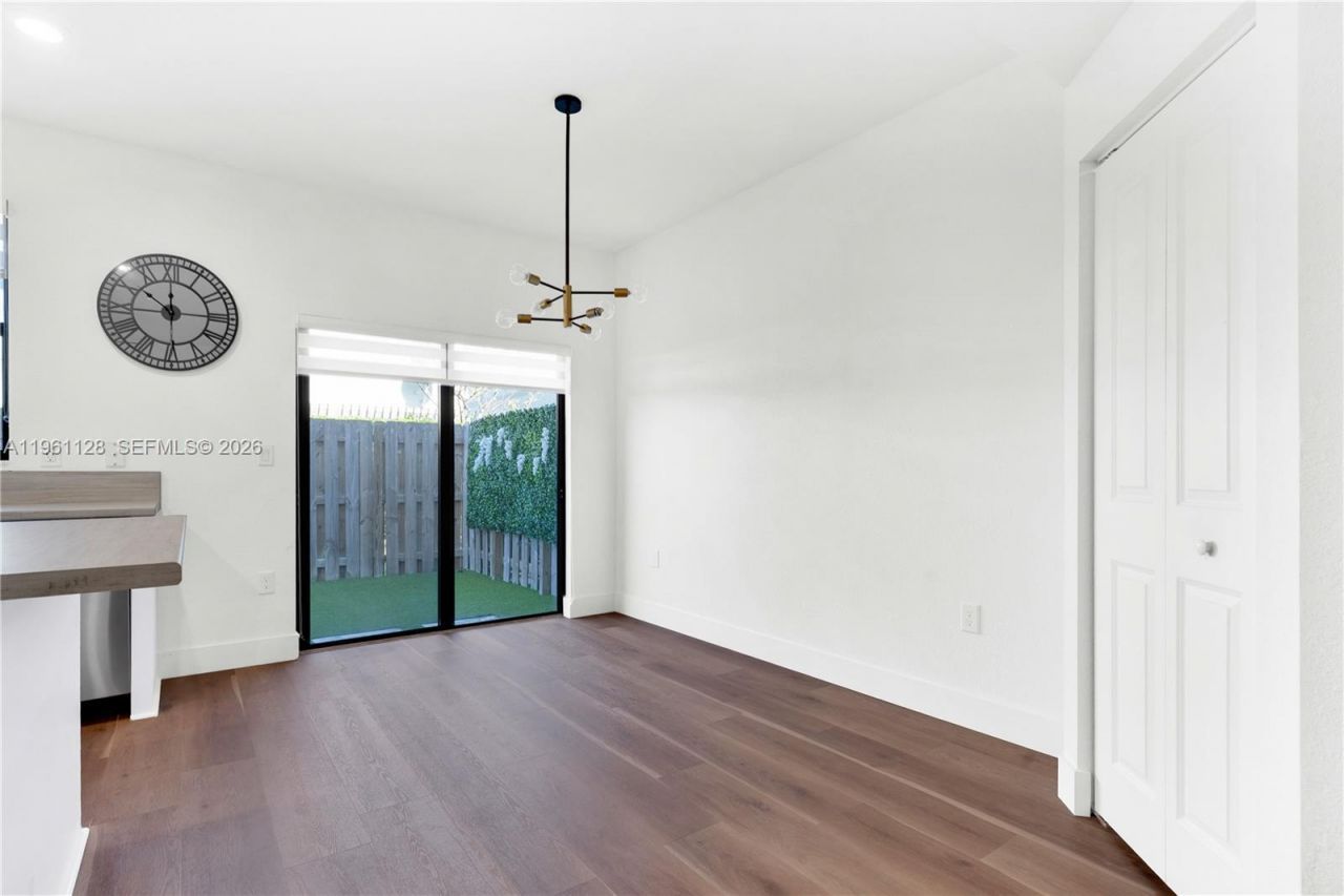 859 NE 211th St, Miami, FL 33179 Photo