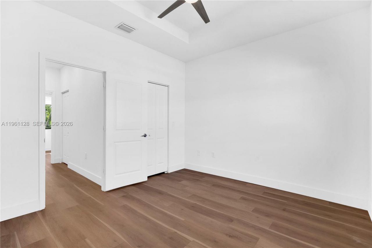 859 NE 211th St, Miami, FL 33179 Photo