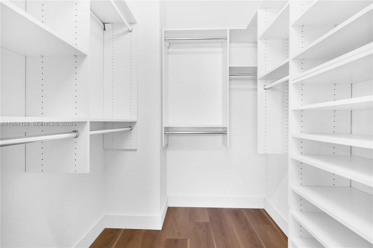 859 NE 211th St, Miami, FL 33179 Photo