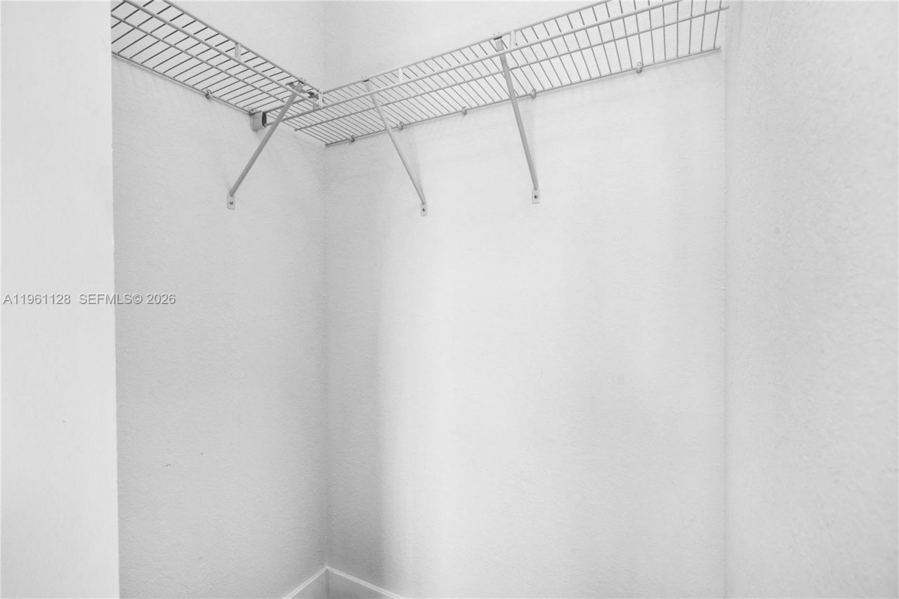 859 NE 211th St, Miami, FL 33179 Photo