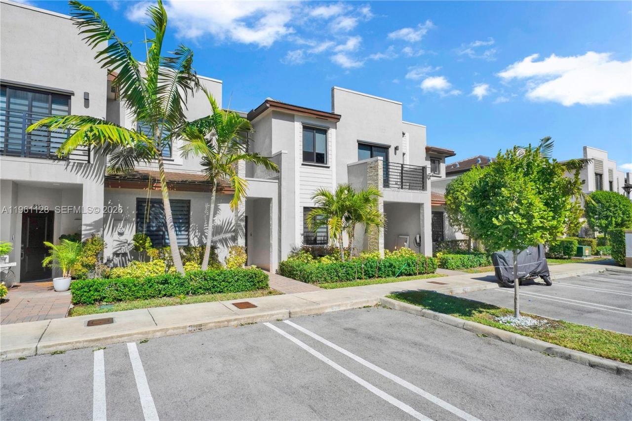 859 NE 211th St, Miami, FL 33179 Photo