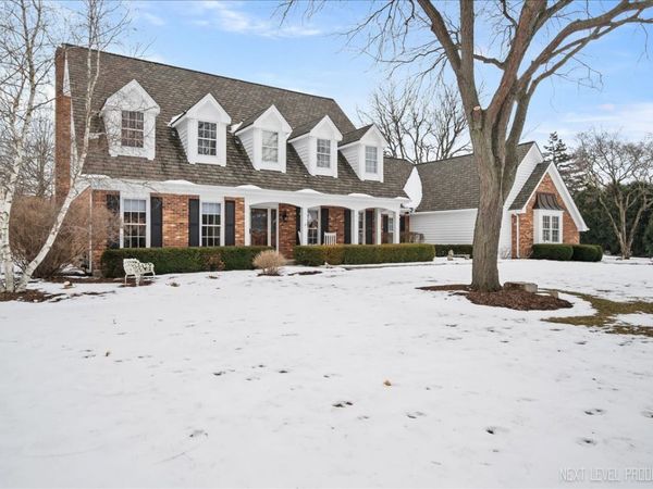 730 Persimmon Drive, St. Charles, IL 60174