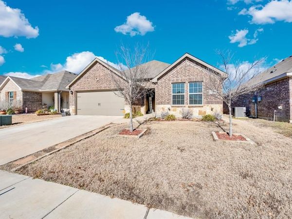 1200 Fairbanks Drive, Ennis, TX 75119