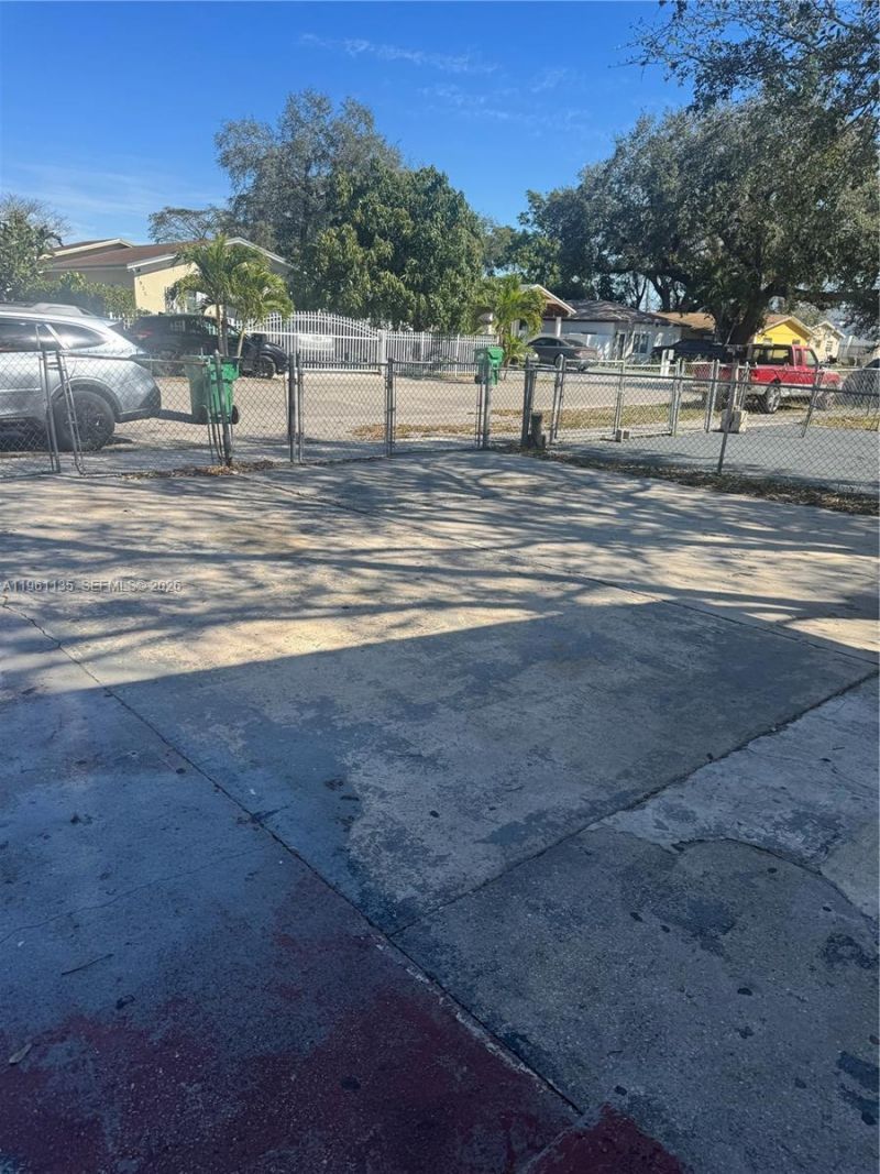 1940 NW 96th St, Miami, FL 33147 Photo