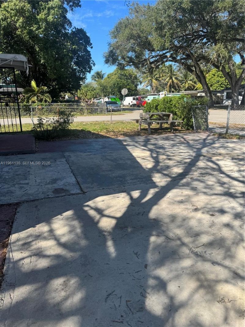 1940 NW 96th St, Miami, FL 33147 Photo