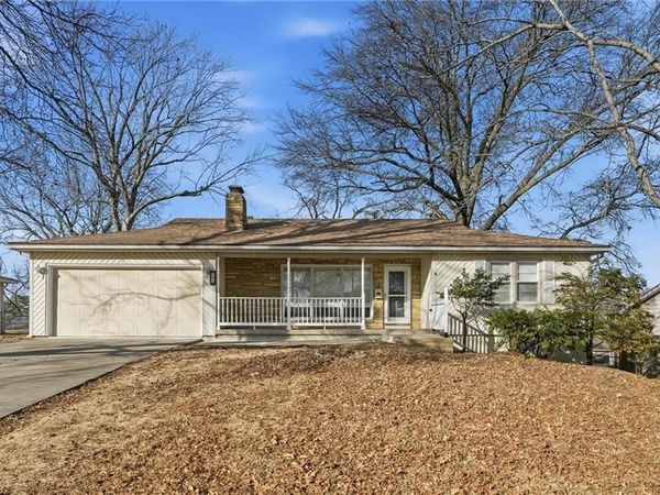 102 NW 65th Street, Gladstone, MO 64118