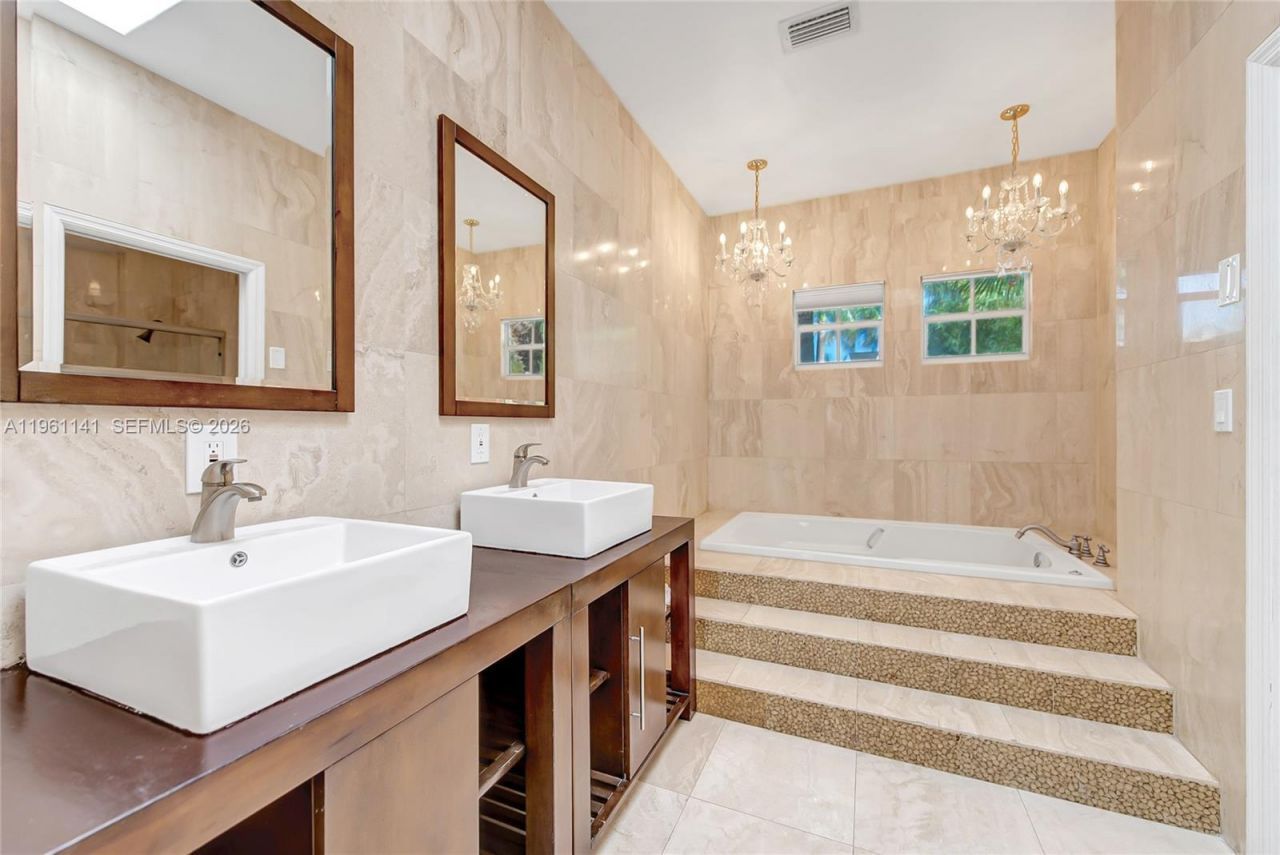 224 S Coconut Ln , Miami Beach, FL 33139 Photo