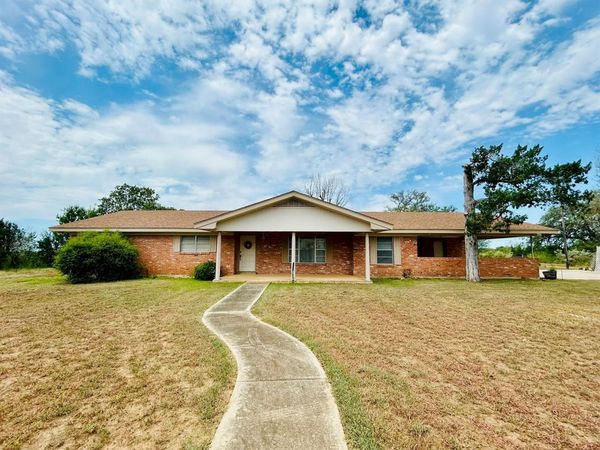 1040 Hwy 80 E, Nixon, TX 78140