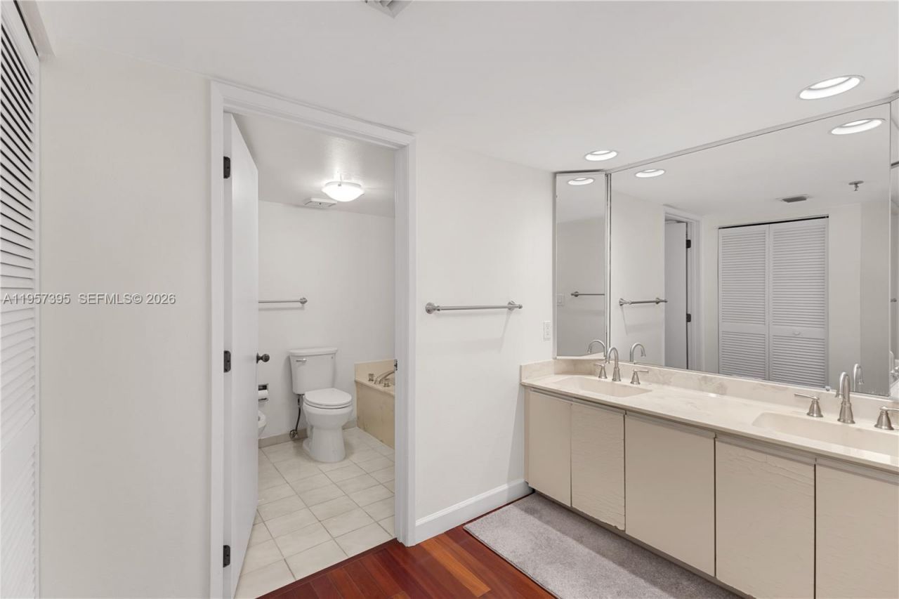 520 W Brickell Key Dr, Unit A619, Miami, FL 33131 Photo