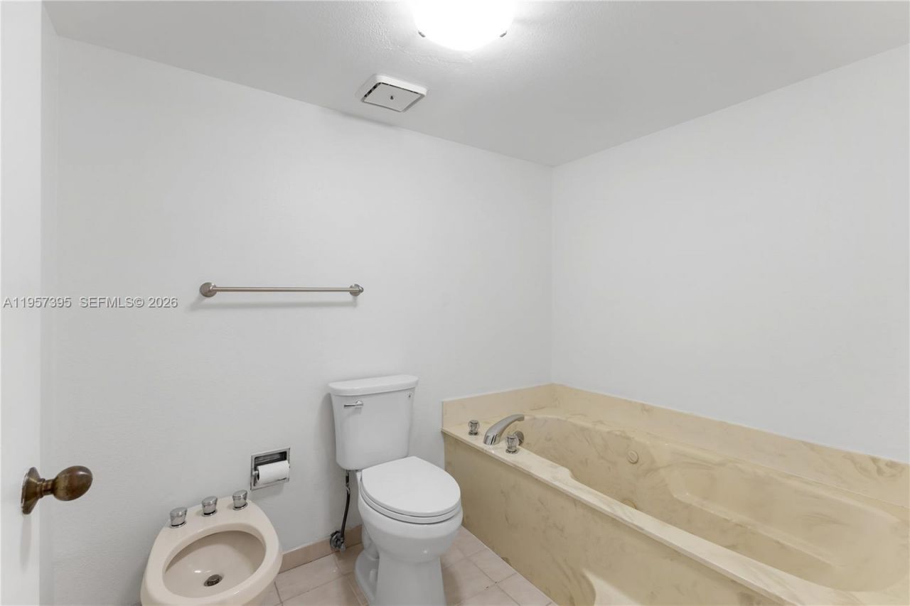 520 W Brickell Key Dr, Unit A619, Miami, FL 33131 Photo