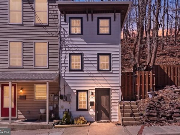 164 YORK STREET, LAMBERTVILLE, NJ 08530