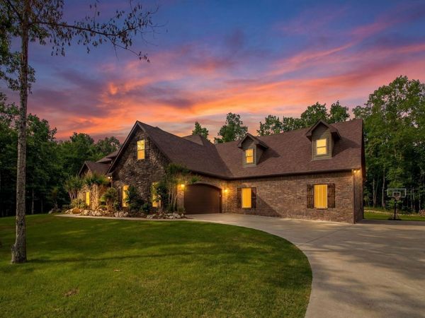 2000 Boulder Cir, Little Rock, AR 72210