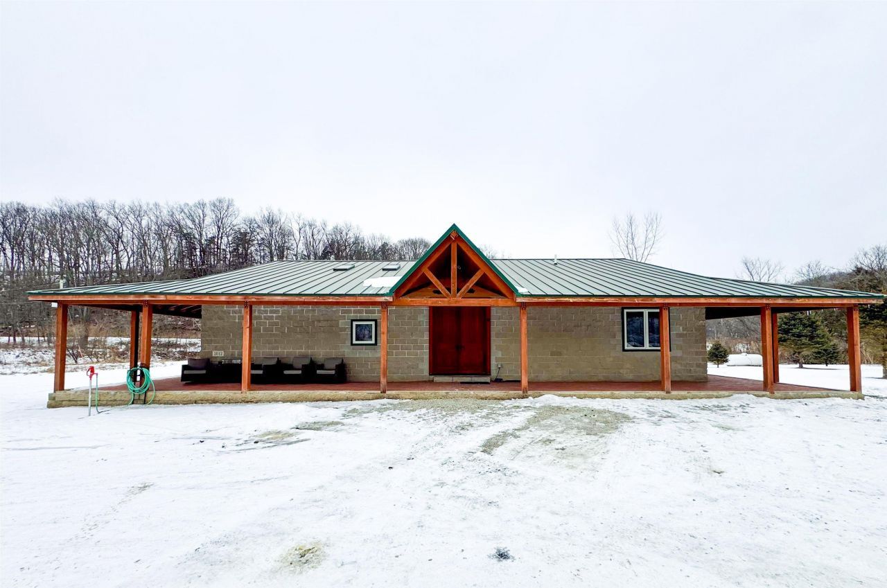 1405 Village Creek Drive, Lansing, IA 52151 Main Photo