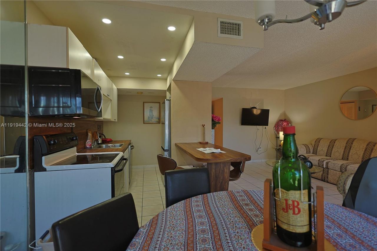 9340 W Flagler St , Unit 104B, Miami, FL 33174 Photo