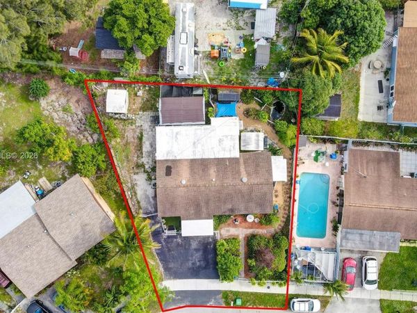 2200 SW 42nd Way , Fort Lauderdale, FL 33317