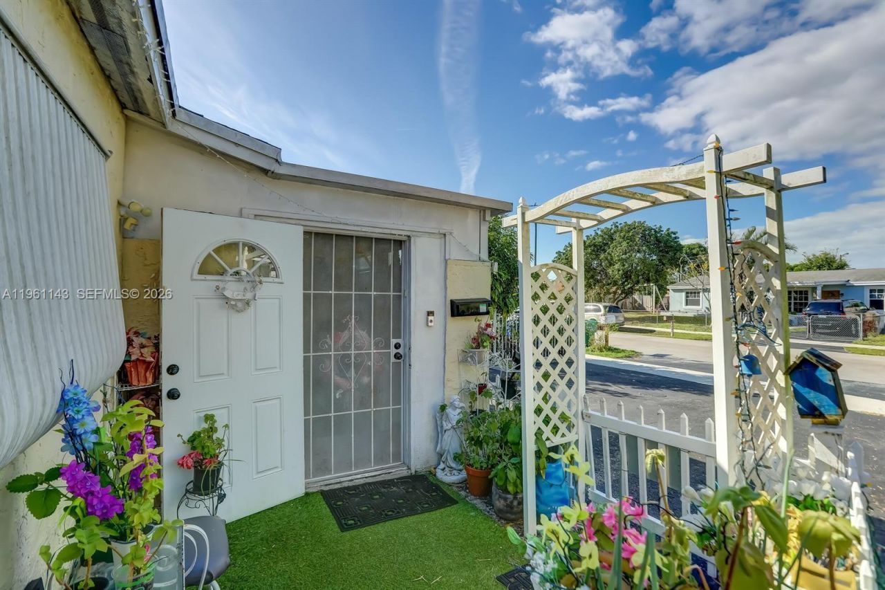 2200 SW 42nd Way , Fort Lauderdale, FL 33317 Photo