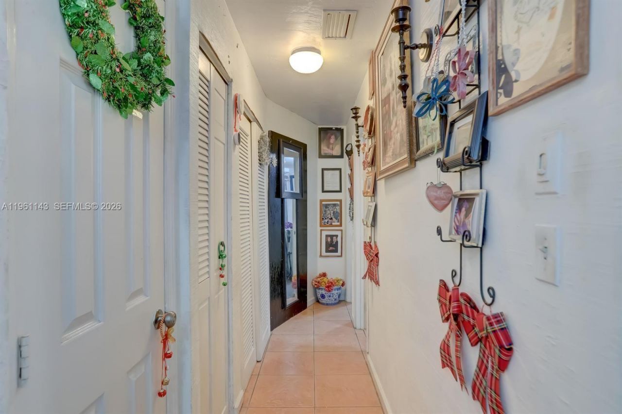 2200 SW 42nd Way , Fort Lauderdale, FL 33317 Photo