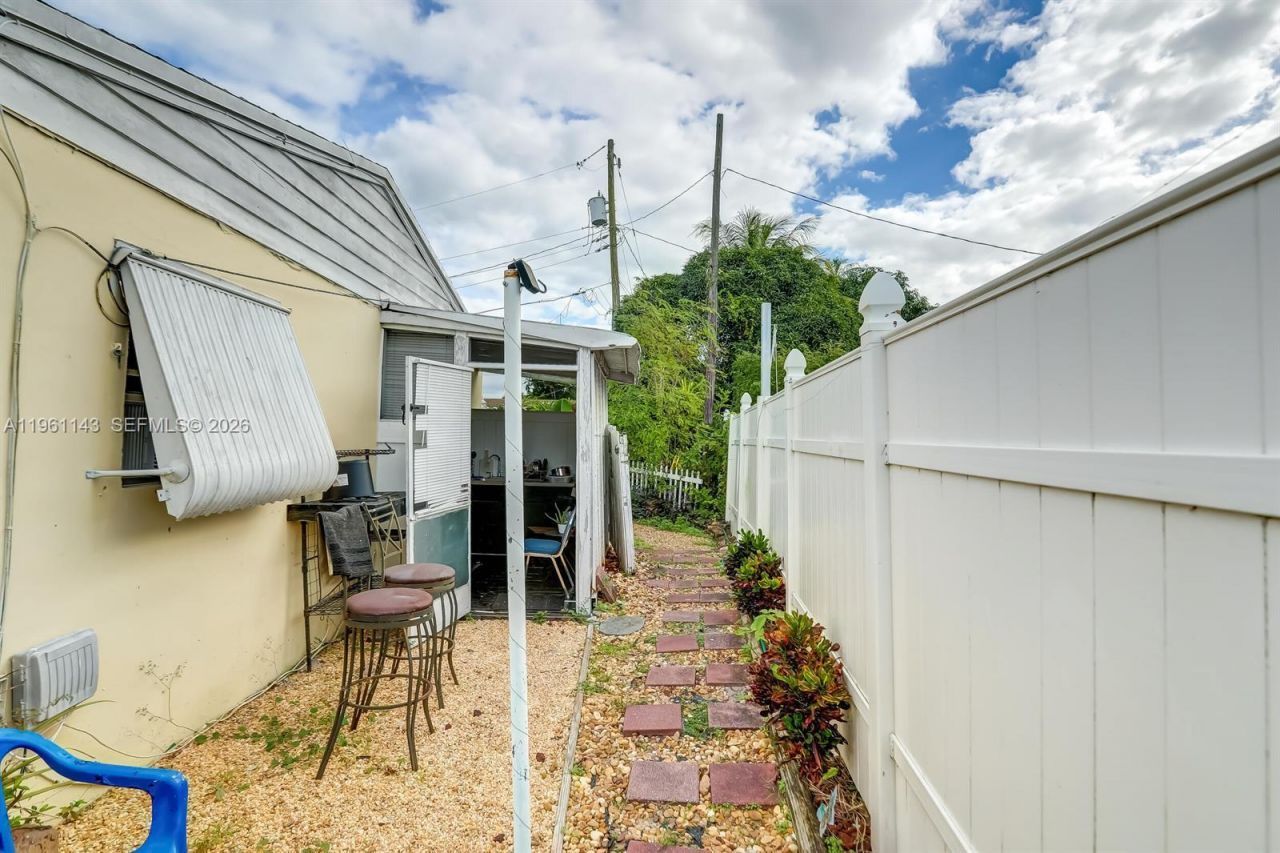 2200 SW 42nd Way , Fort Lauderdale, FL 33317 Photo