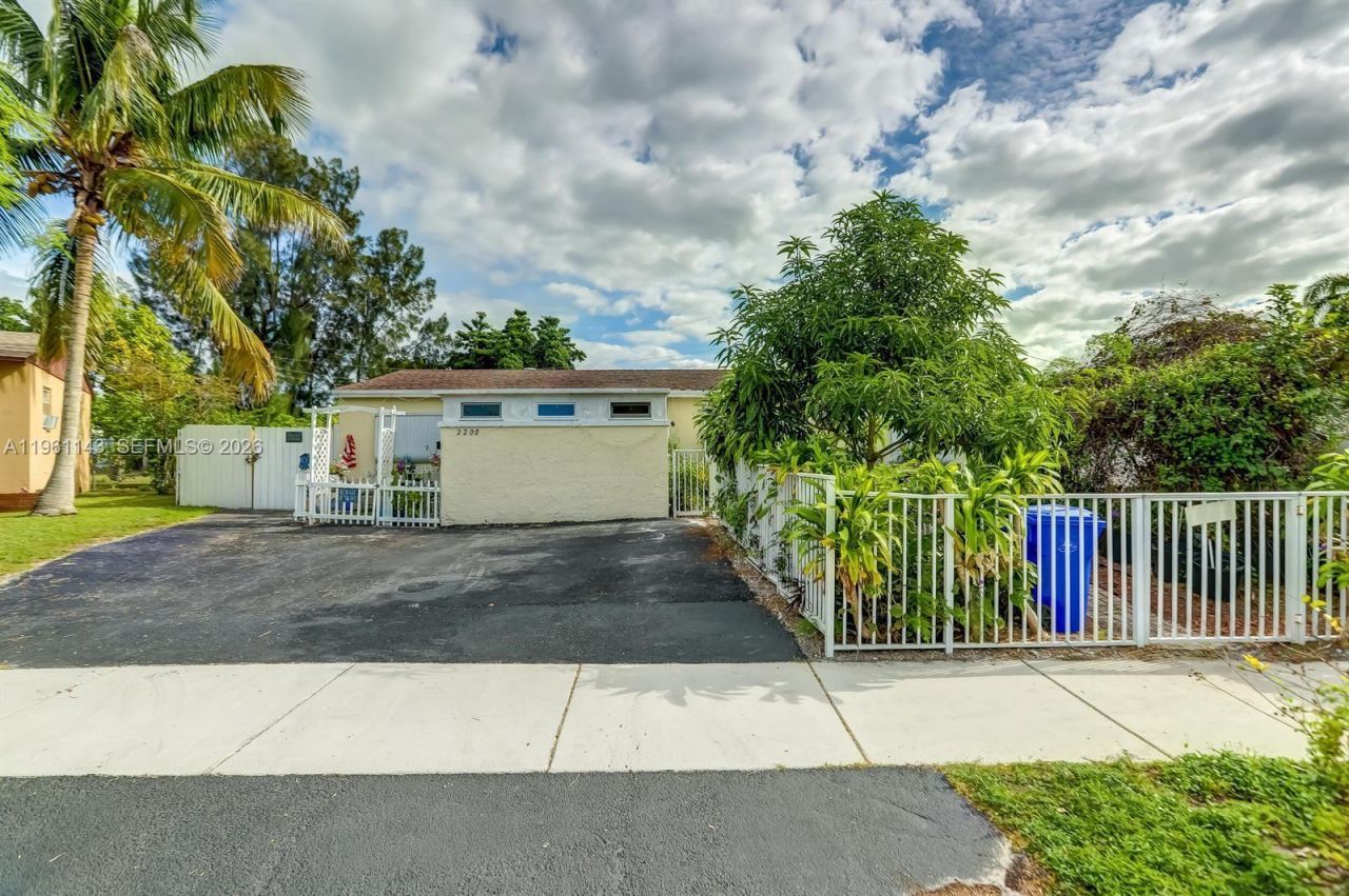 2200 SW 42nd Way , Fort Lauderdale, FL 33317 Photo