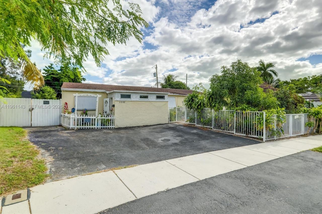 2200 SW 42nd Way , Fort Lauderdale, FL 33317 Photo