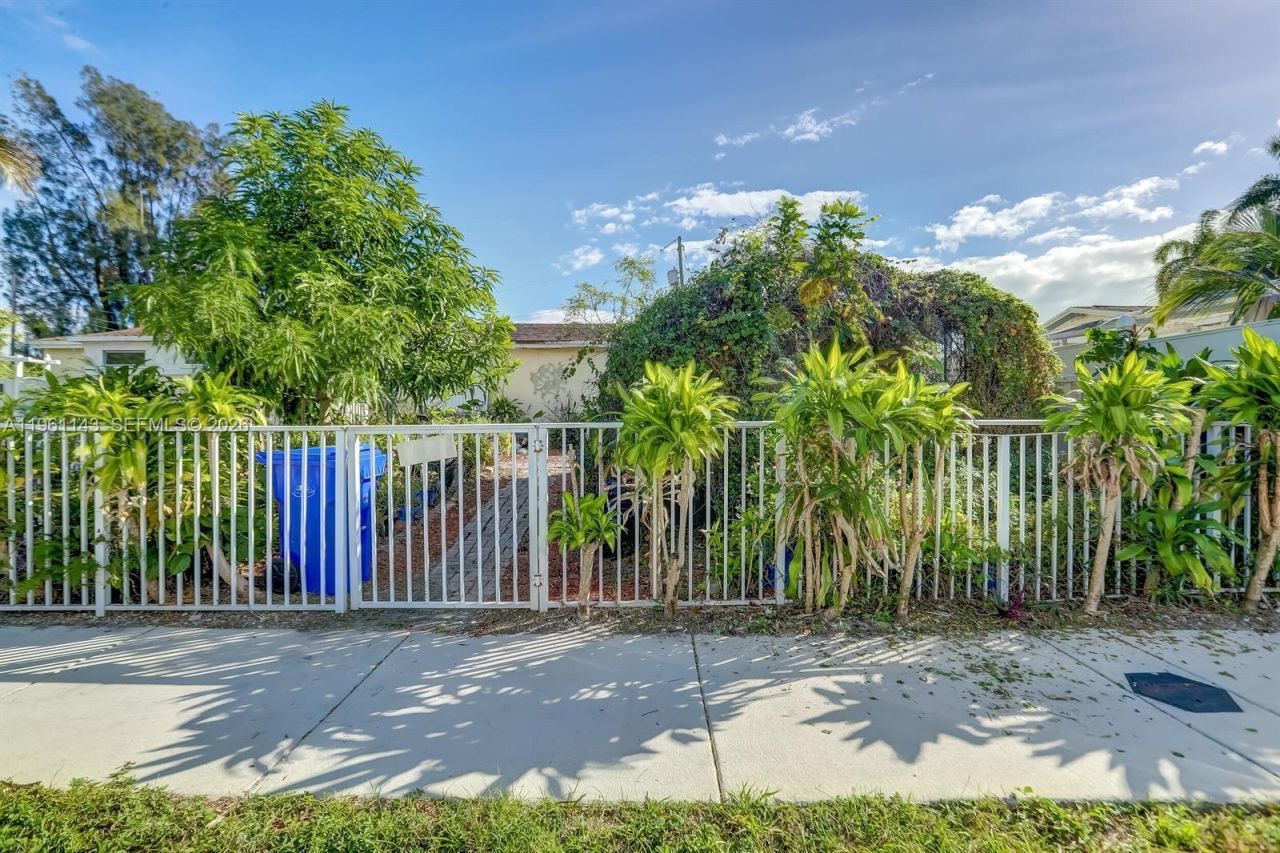 2200 SW 42nd Way , Fort Lauderdale, FL 33317 Photo