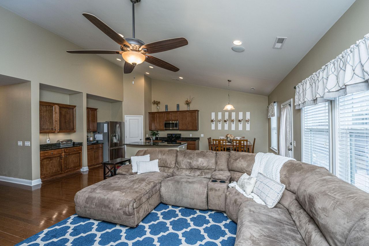 1821 Ground Pine Drive Photo 4