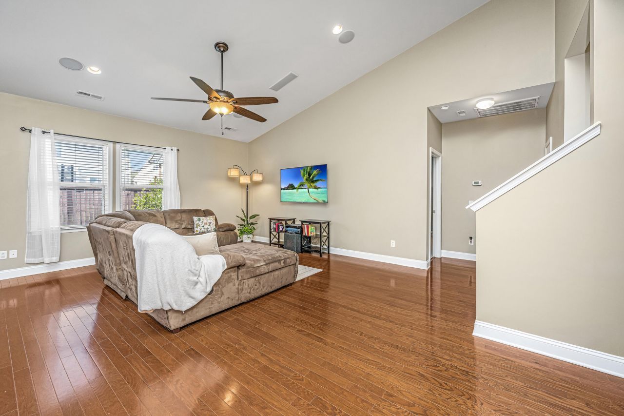 1821 Ground Pine Drive Photo 5